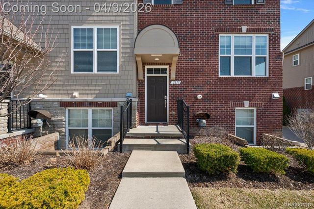 2877 Hartwick Drive, Rochester, MI 48307
