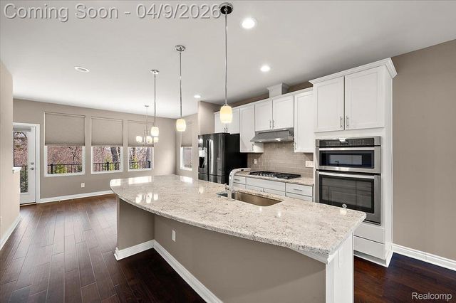2877 Hartwick Drive, Rochester, MI 48307