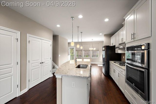 2877 Hartwick Drive, Rochester, MI 48307