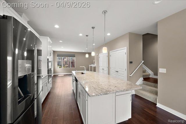 2877 Hartwick Drive, Rochester, MI 48307