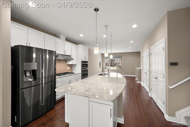 2877 Hartwick Drive, Rochester, MI 48307