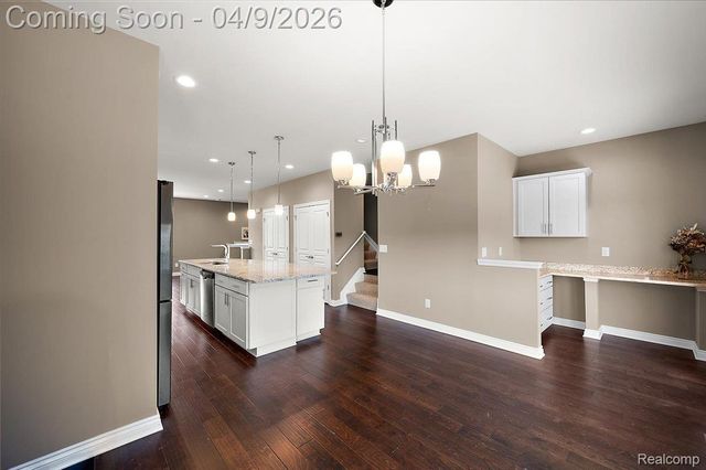 2877 Hartwick Drive, Rochester, MI 48307