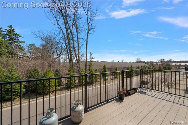 2877 Hartwick Drive, Rochester, MI 48307