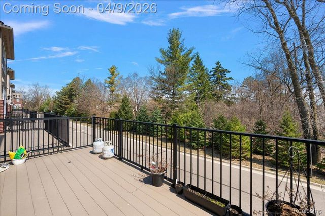 2877 Hartwick Drive, Rochester, MI 48307