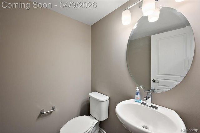 2877 Hartwick Drive, Rochester, MI 48307