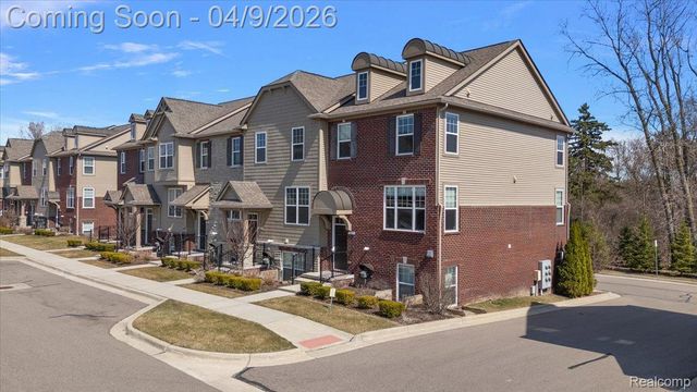 2877 Hartwick Drive, Rochester, MI 48307