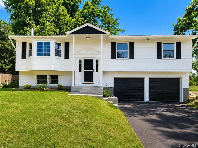 8 Mockingbird Lane, Poughkeepsie, NY 12601