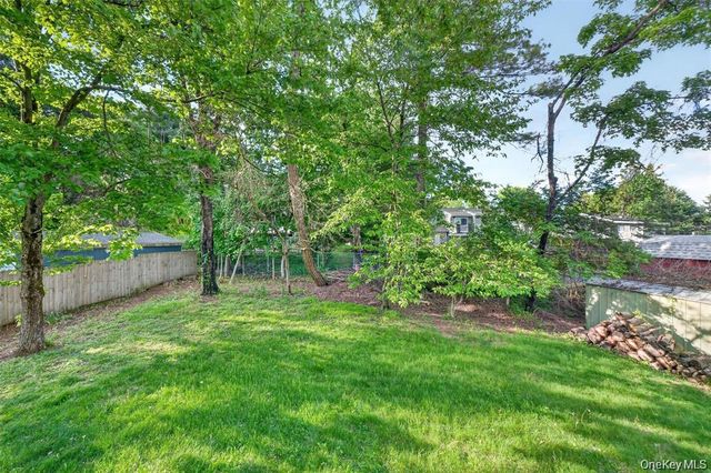 8 Mockingbird Lane, Poughkeepsie, NY 12601