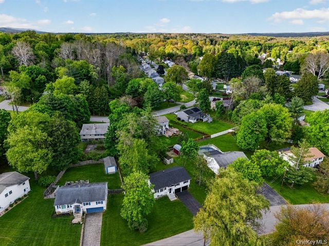 8 Mockingbird Lane, Poughkeepsie, NY 12601