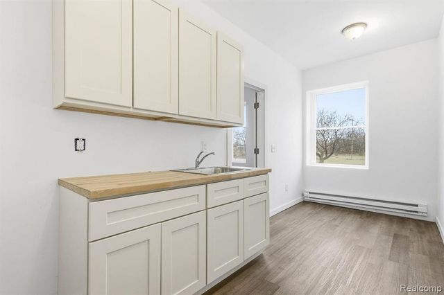 3295 Rochester Street 2, Detroit, MI 48206