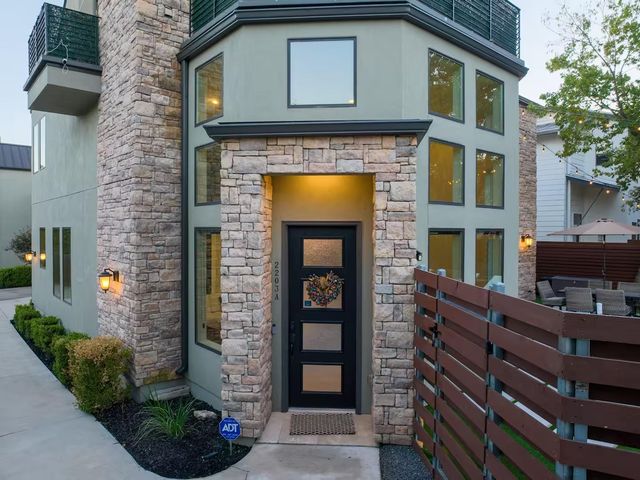 2203 Thornton RD A, Austin, TX 78704