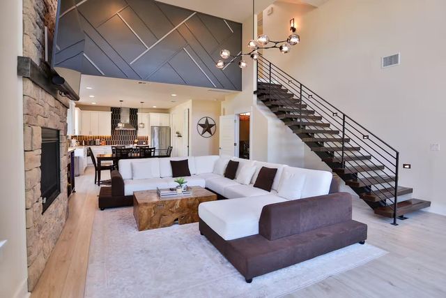 2203 Thornton RD A, Austin, TX 78704