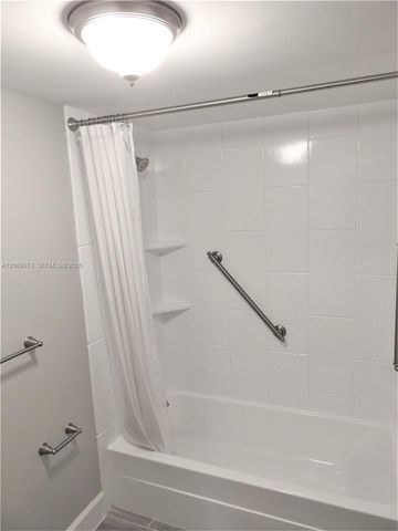 8401 SW 107th Avenue 211E, Miami, FL 33173