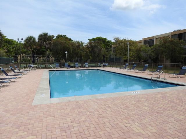 8401 SW 107th Avenue 211E, Miami, FL 33173