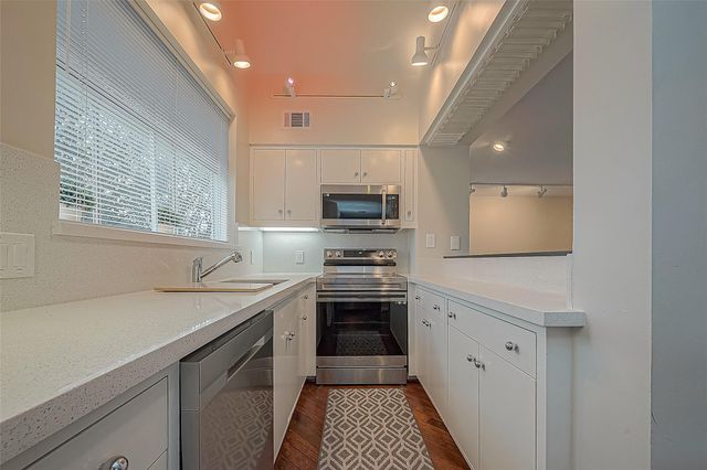 2029 Dunlavy Street, Houston, TX 77006