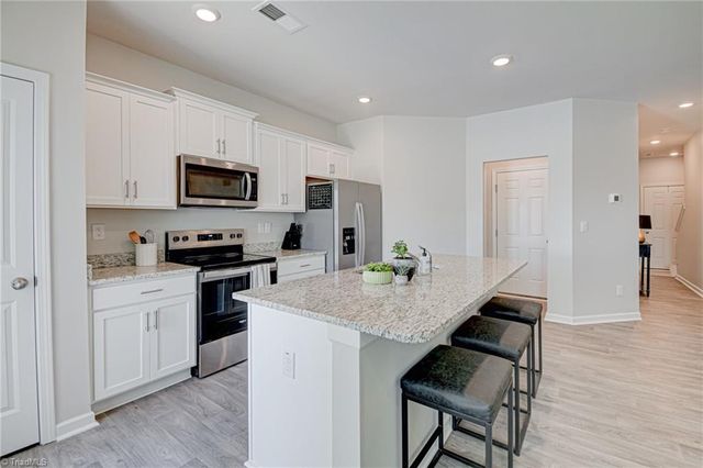 1166 Evelynnview Lane, Kernersville, NC 27284