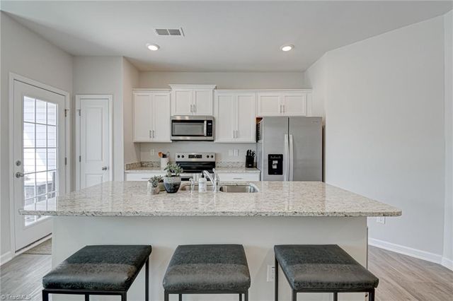 1166 Evelynnview Lane, Kernersville, NC 27284