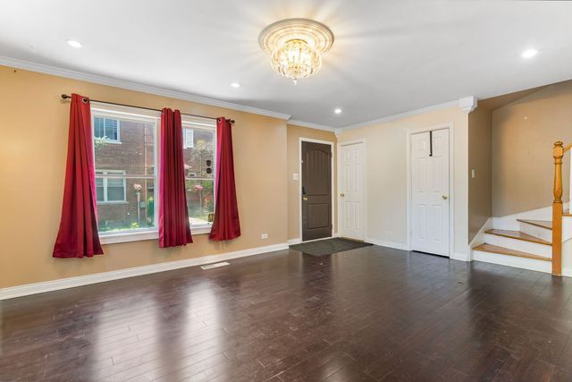 1751 W Chase Avenue, Chicago, IL 60626