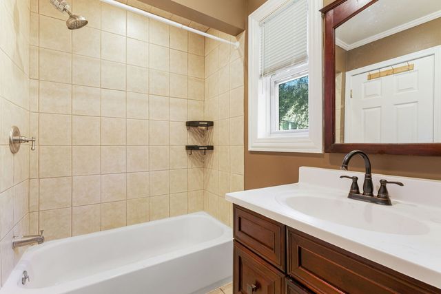 1751 W Chase Avenue, Chicago, IL 60626