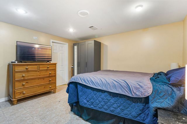 1751 W Chase Avenue, Chicago, IL 60626