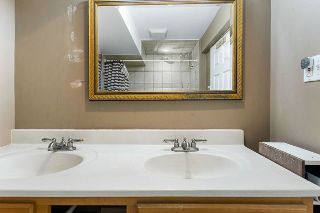 1751 W Chase Avenue, Chicago, IL 60626