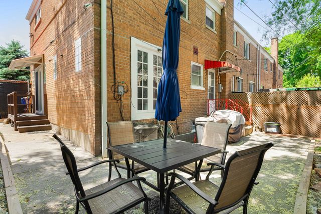 1751 W Chase Avenue, Chicago, IL 60626