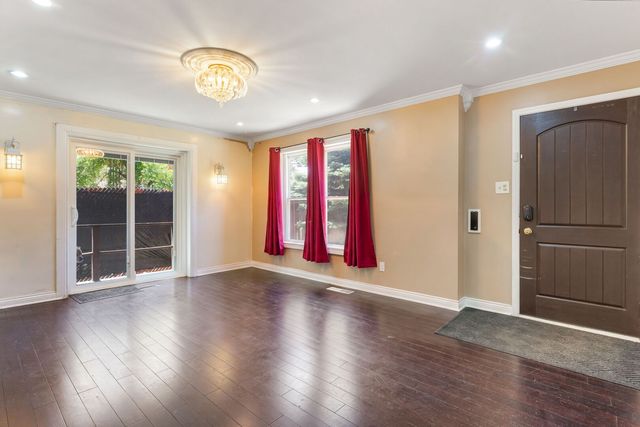 1751 W Chase Avenue, Chicago, IL 60626