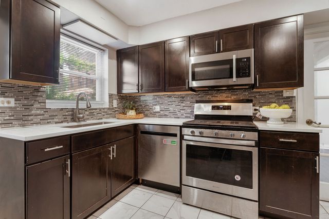 1751 W Chase Avenue, Chicago, IL 60626