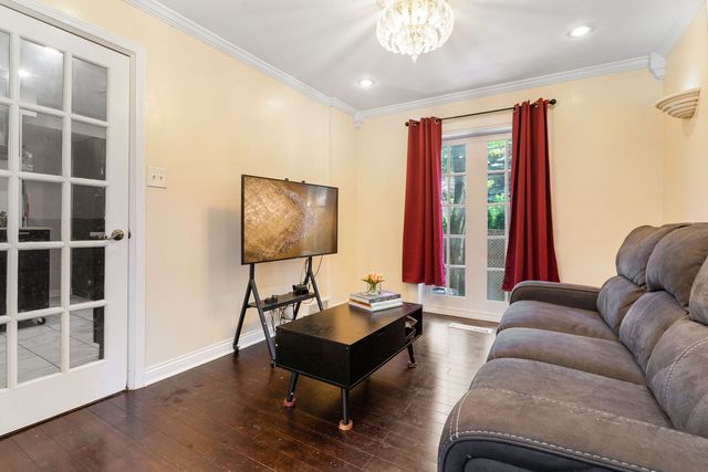 1751 W Chase Avenue, Chicago, IL 60626