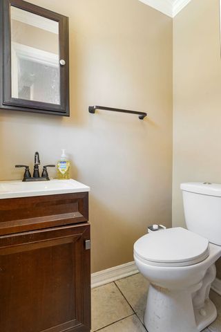 1751 W Chase Avenue, Chicago, IL 60626