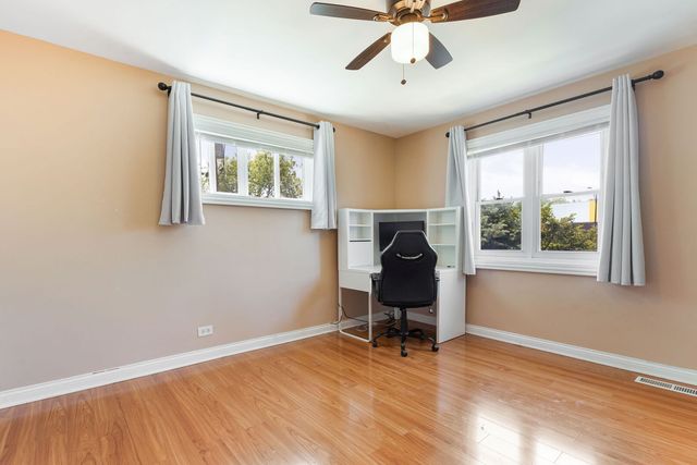1751 W Chase Avenue, Chicago, IL 60626
