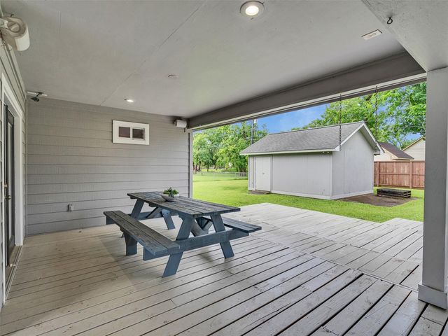 209 Schley Street, Richwood, TX 77531