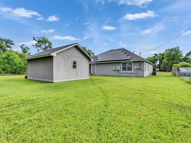 209 Schley Street, Richwood, TX 77531