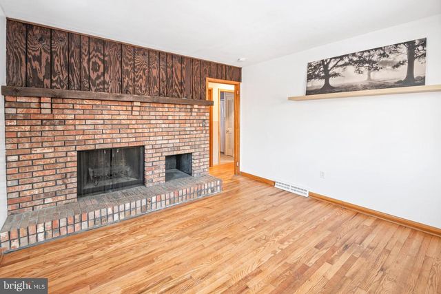 15 CAROLINA AVE, Morrisville, PA 19067