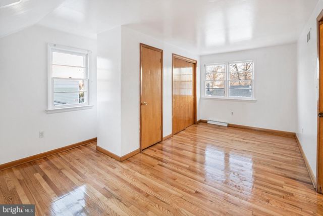 15 CAROLINA AVE, Morrisville, PA 19067