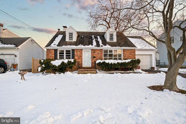 15 CAROLINA AVE, Morrisville, PA 19067