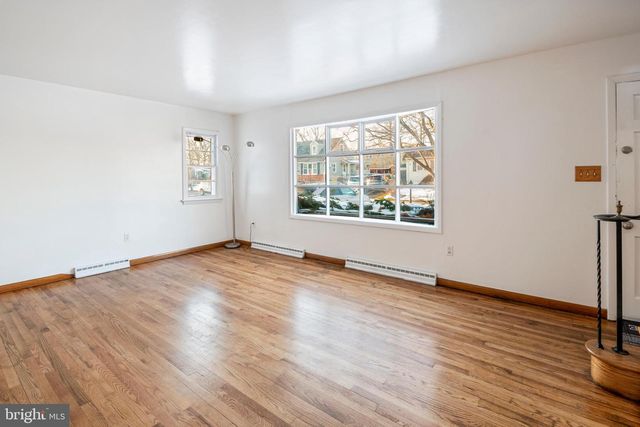 15 CAROLINA AVE, Morrisville, PA 19067