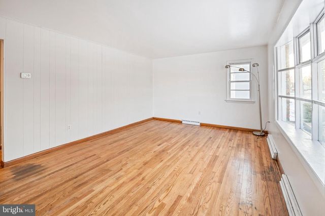 15 CAROLINA AVE, Morrisville, PA 19067