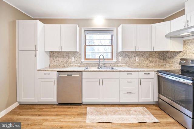 15 CAROLINA AVE, Morrisville, PA 19067