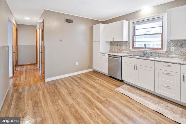 15 CAROLINA AVE, Morrisville, PA 19067