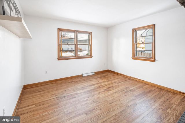 15 CAROLINA AVE, Morrisville, PA 19067