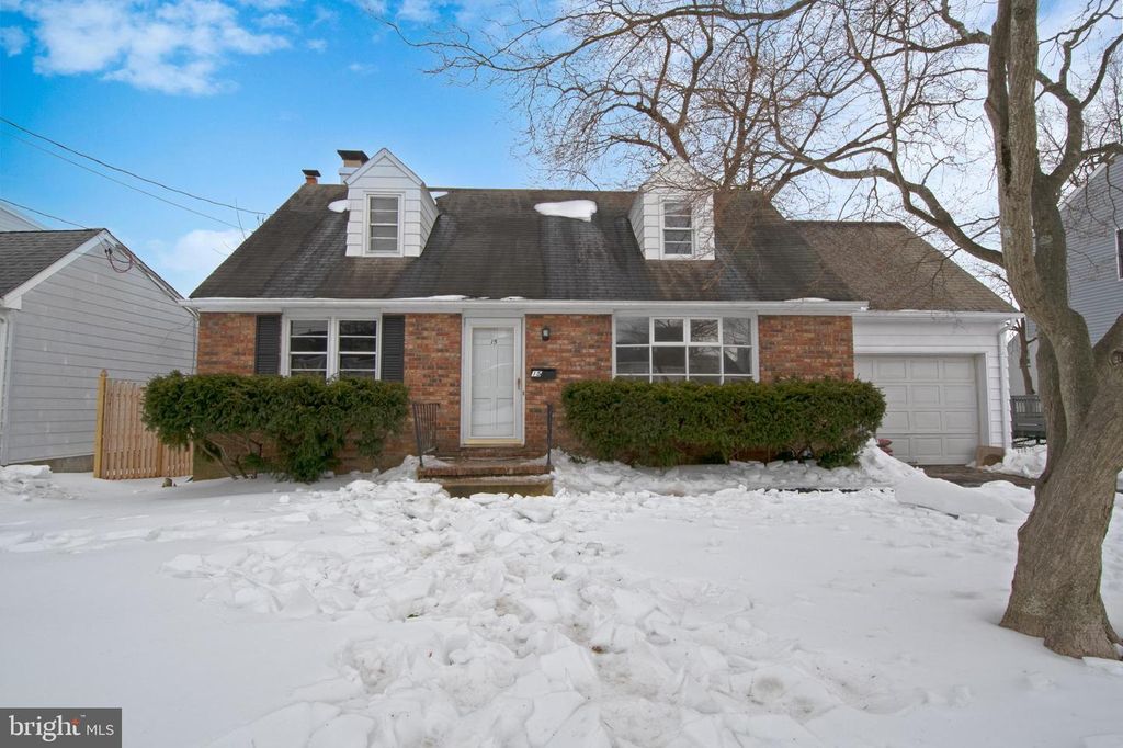 15 CAROLINA AVE, Morrisville, PA 19067