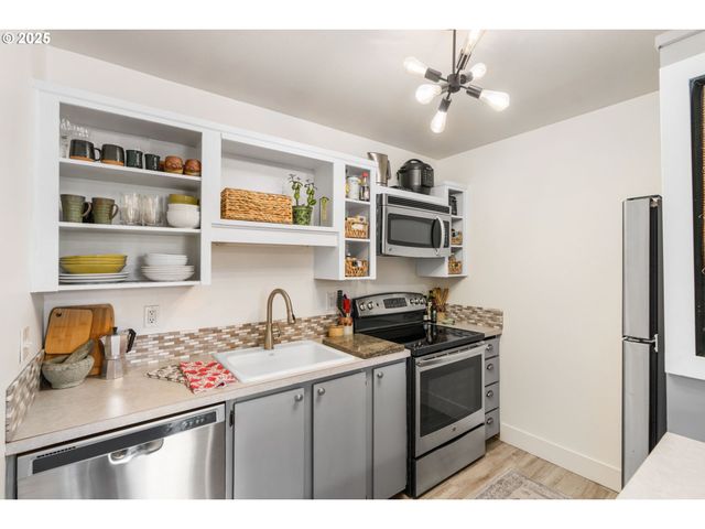 7538 Sw BARNES Rd H, Portland, OR 97225