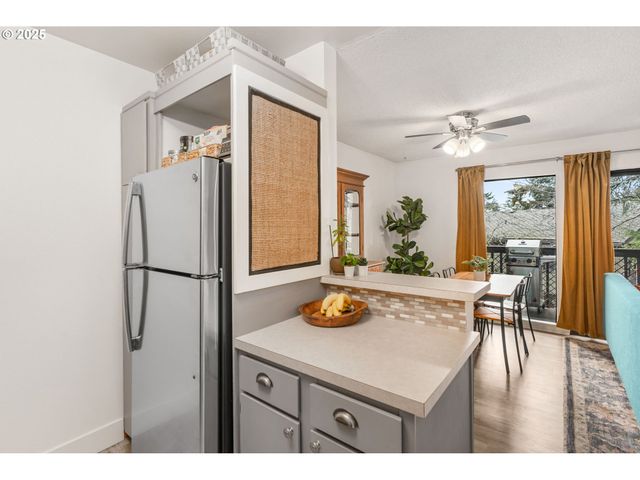 7538 Sw BARNES Rd H, Portland, OR 97225