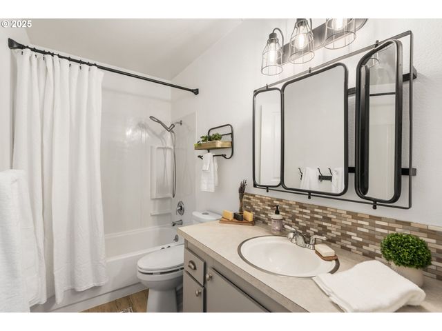 7538 Sw BARNES Rd H, Portland, OR 97225