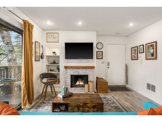 7538 Sw BARNES Rd H, Portland, OR 97225