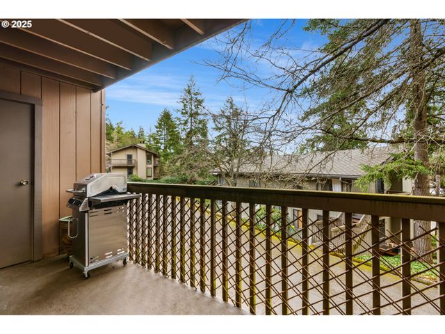 7538 Sw BARNES Rd H, Portland, OR 97225