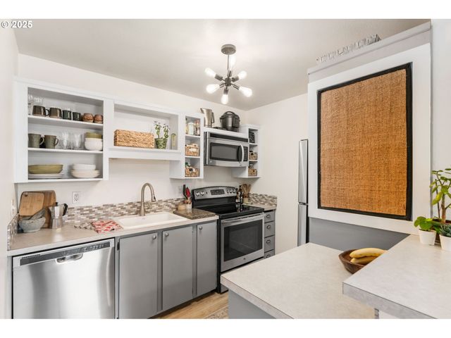 7538 Sw BARNES Rd H, Portland, OR 97225