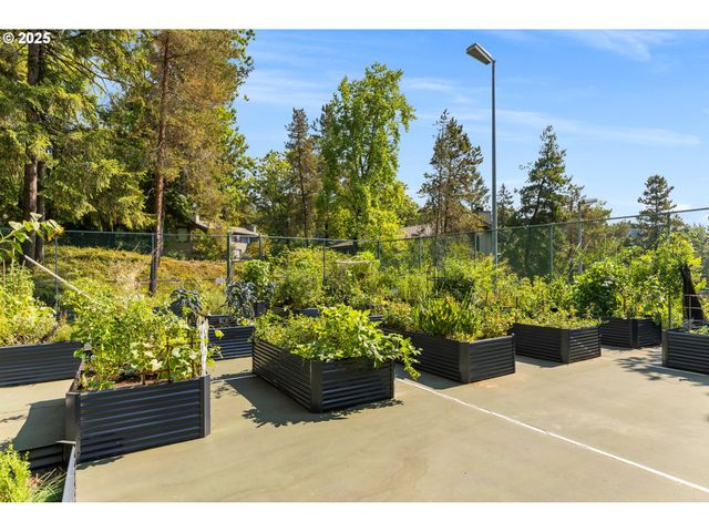 7538 Sw BARNES Rd H, Portland, OR 97225