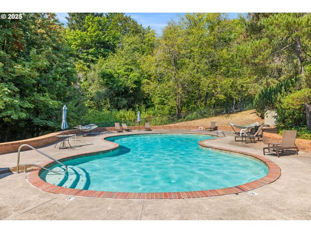 7538 Sw BARNES Rd H, Portland, OR 97225